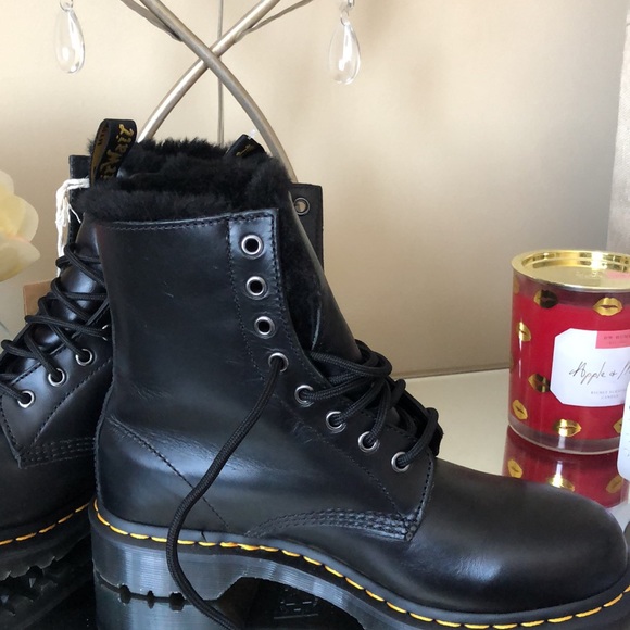 Dr. Marten 1460 WOMEN'S Black EYE FAUX FUR LINED BOOTS - Picture 7 of 10